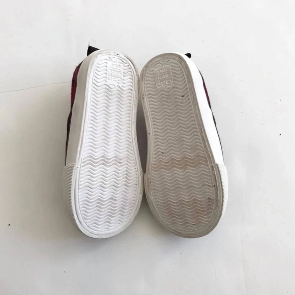BABygap buffalo plaid slip on shoes EUC size 6
